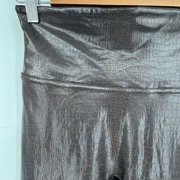Spanx Women's High Waisted Slim-Fit Croc Print Latex Black Leggings Size M - Picture 4 of 8